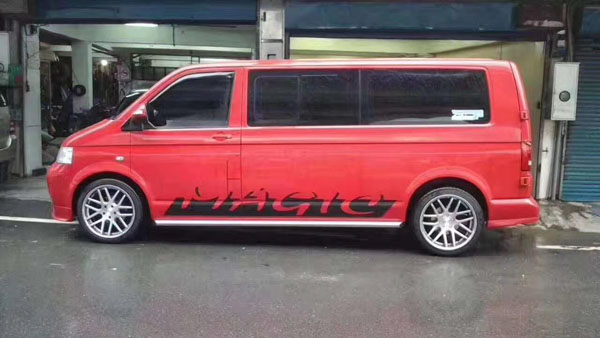 Volkswagen T5 Multivan AirRide (2).jpg