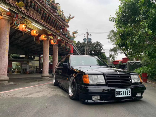 Benz W124 Travel Edition refit AirBFT AirRide (1).jpg