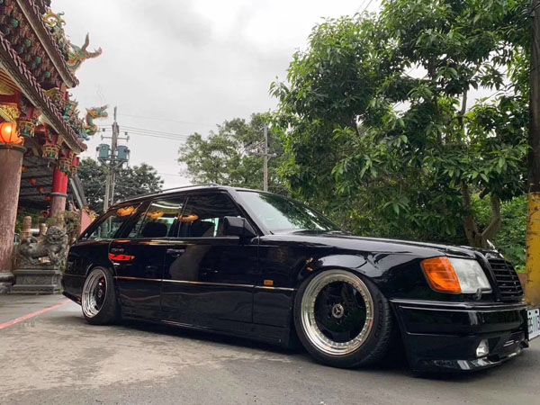 Benz W124 Travel Edition refit AirBFT AirRide (2).jpg